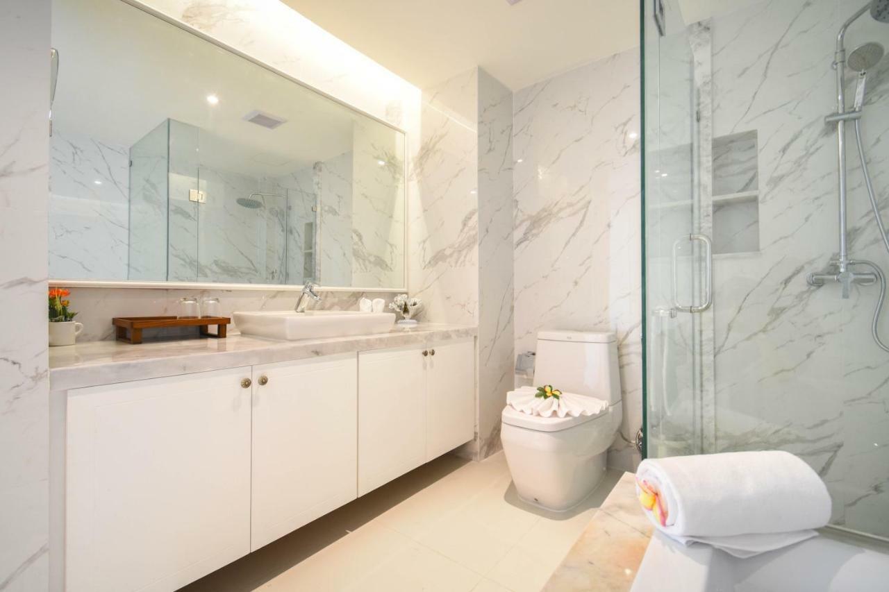 Hotel The Aristo Seaview Patong Exterior foto