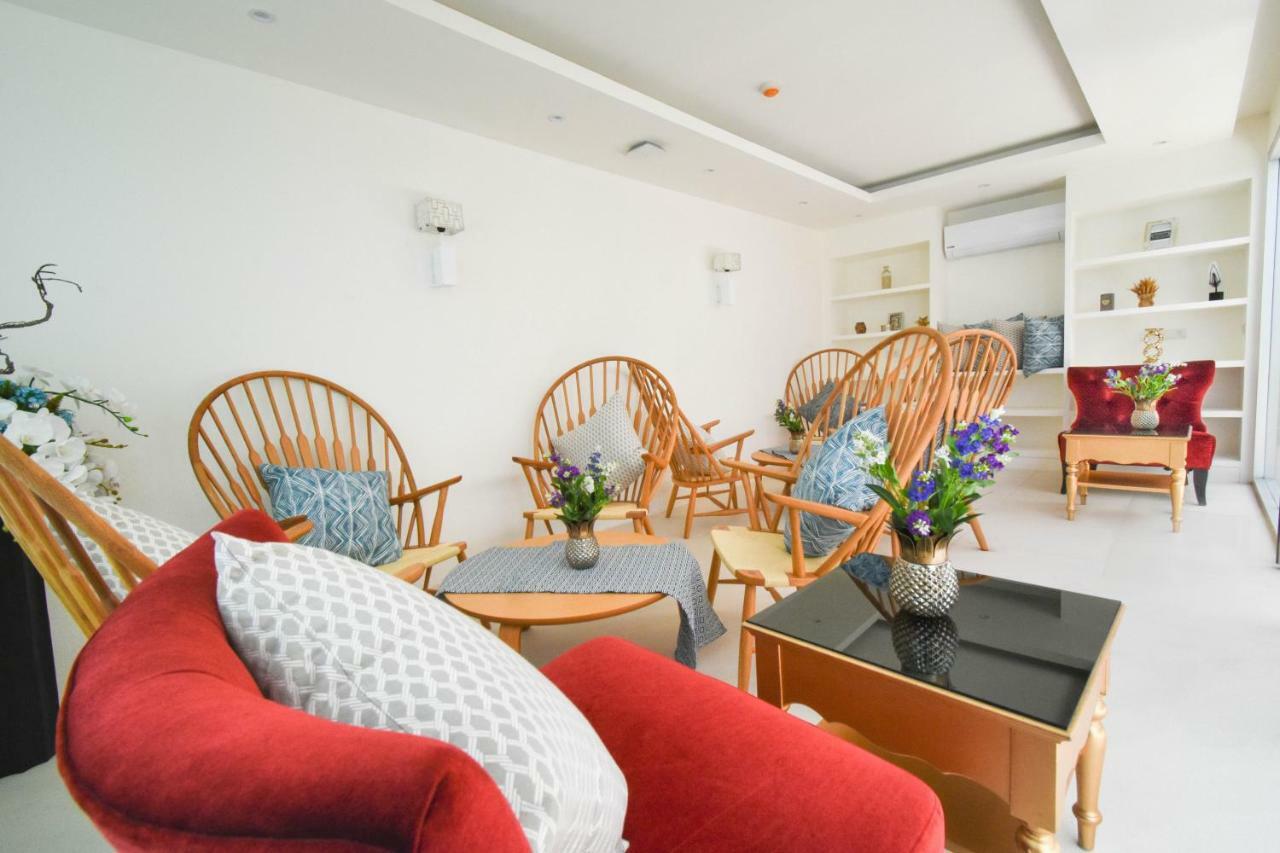 Hotel The Aristo Seaview Patong Exterior foto