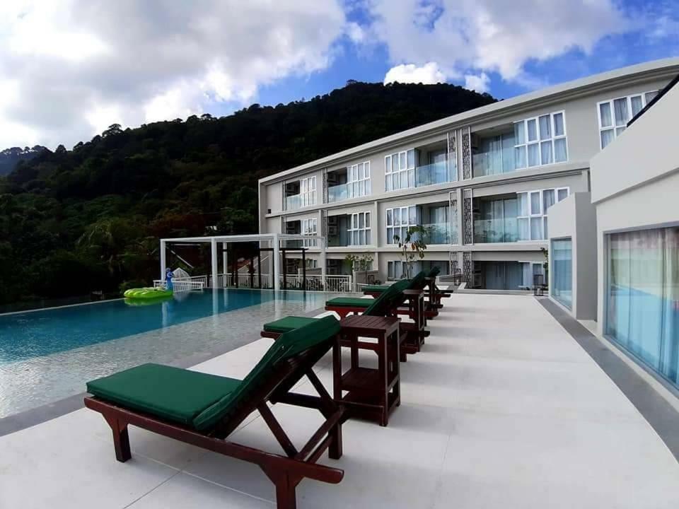 Hotel The Aristo Seaview Patong Exterior foto