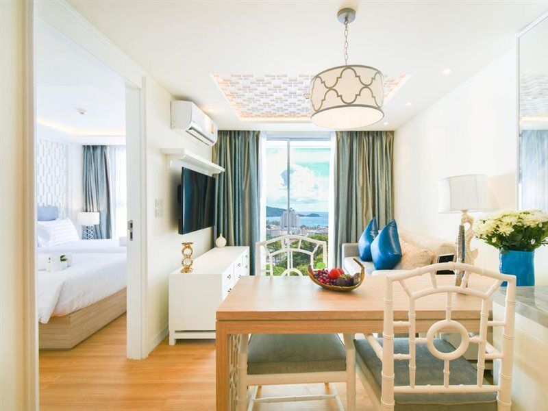 Hotel The Aristo Seaview Patong Exterior foto